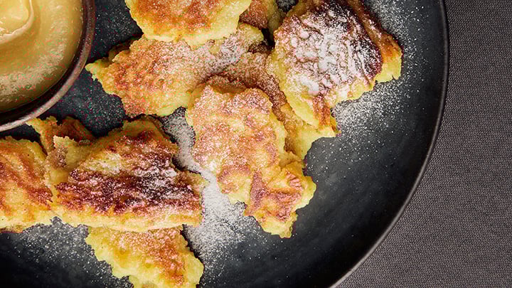 Vegan Kaiserschmarrn with apple sauce