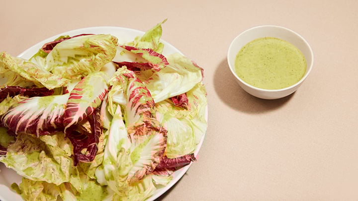 Green salad with a vinaigrette