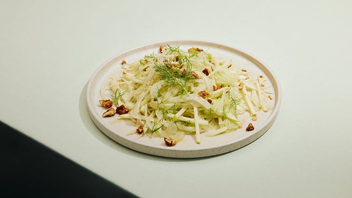 Fennel salad with apple and caramelized walnuts