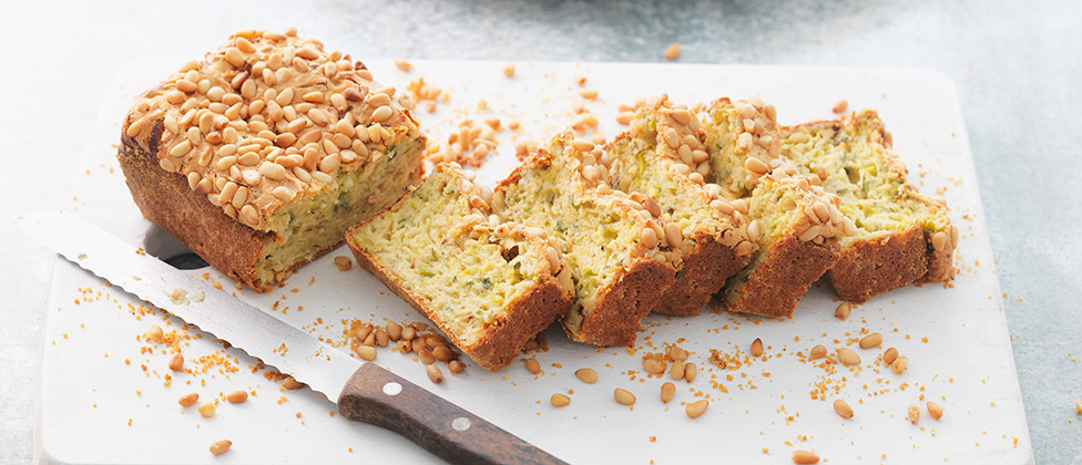 Plumcake salato con porro, rosmarino e pinoli