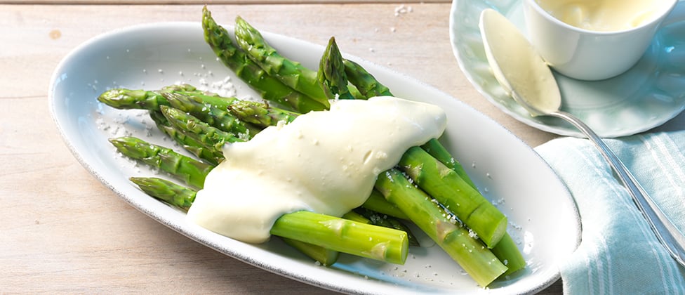 Green asparagus with mousseline sauce