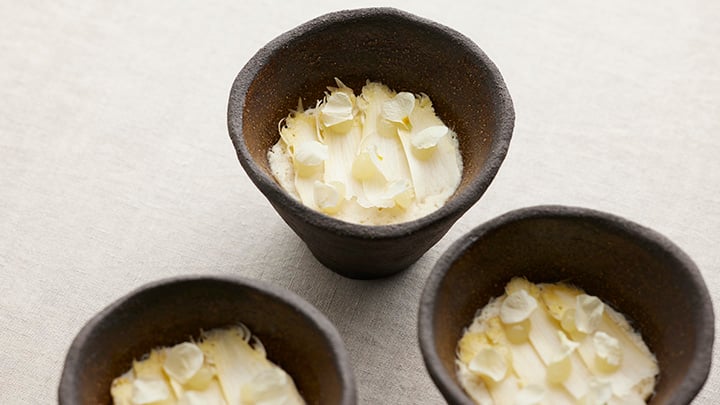 White asparagus flan with lemon and tarragon gel