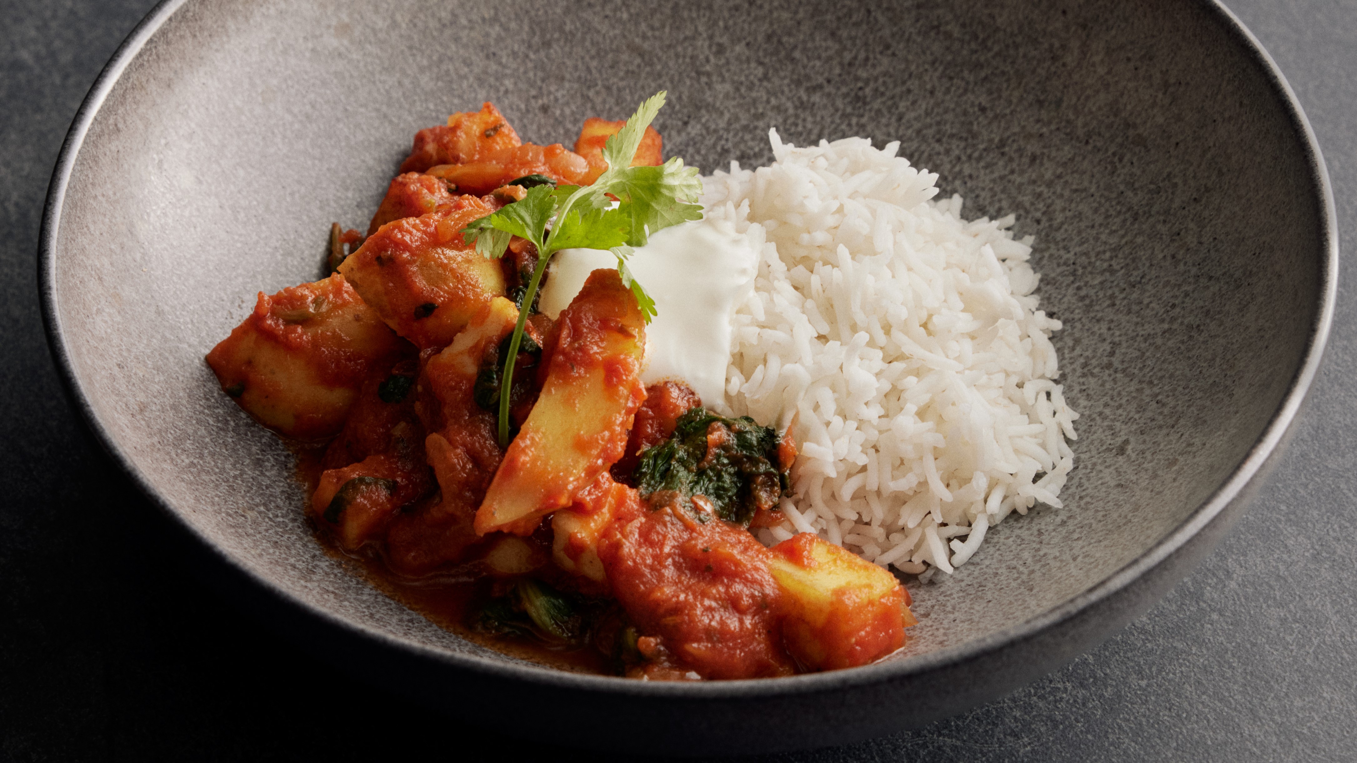 Potato and spinach curry with rice