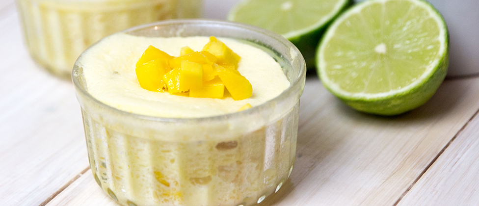 Soufflé al mango con salsa al lime e cocco