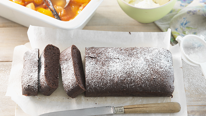 Quick chocolate cake with fruit compote