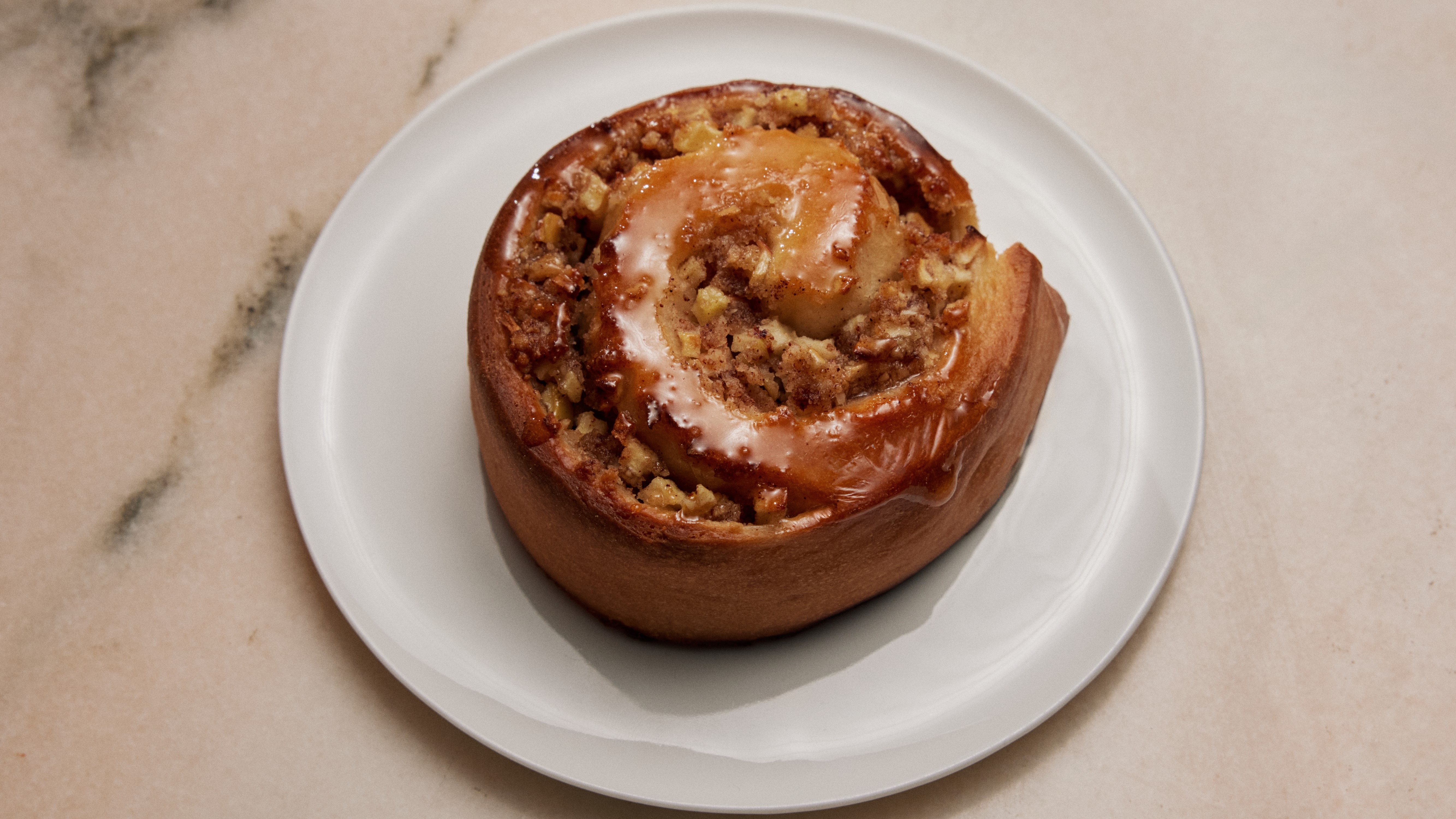 Apple and cinnamon swirls with almond