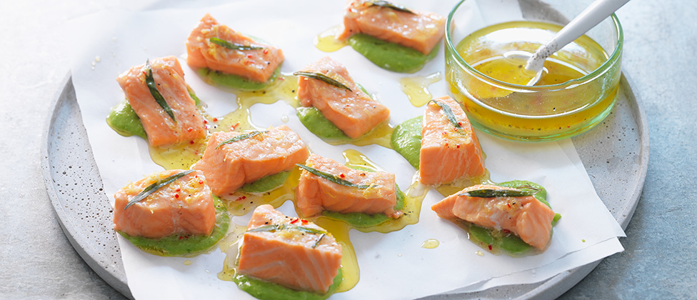 Saumon poché et sa vinaigrette au piment