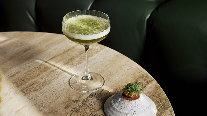 Tartelette all'acetosa con drink al cetriolo