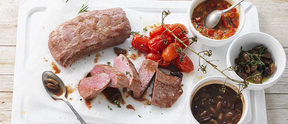 Lammnierstück mit Peperoniragout und Olivenjus